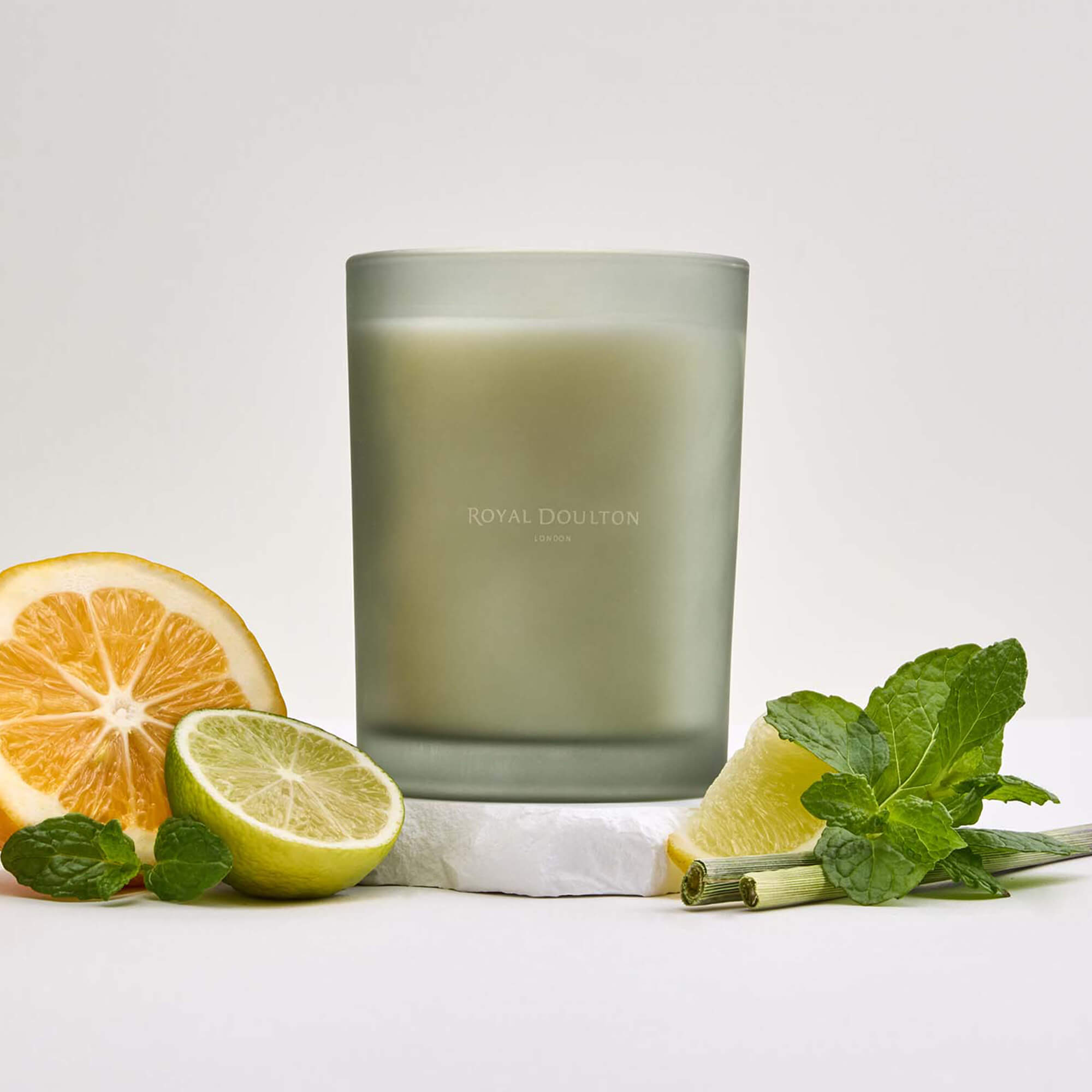Royal Doulton Ashbourne Candle 250ml in Lemongrass & Lime
