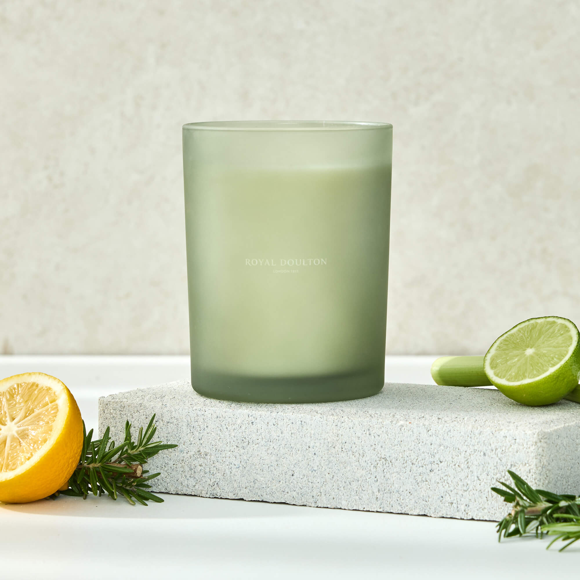 Royal Doulton Ashbourne Candle 500ml in Lemongrass & Lime