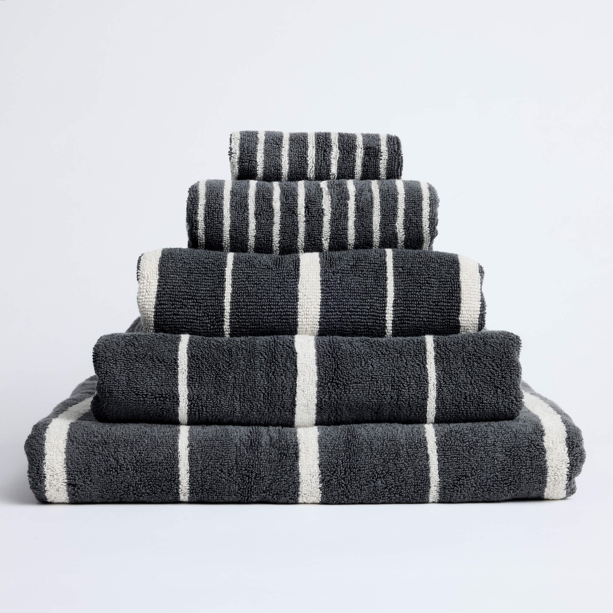 Royal Doulton Flynn towel set in Charcoal