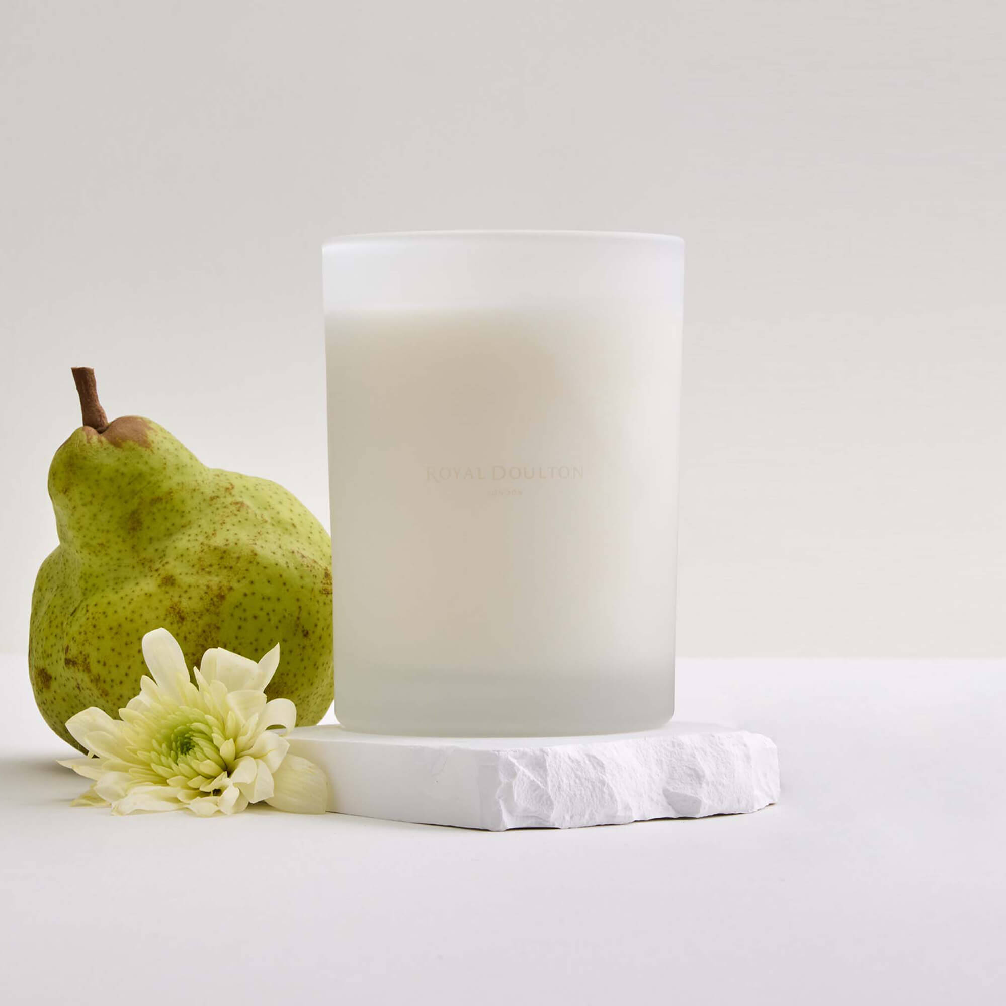 Royal Doulton Mayfair Candle 250ml in White Gardenia
