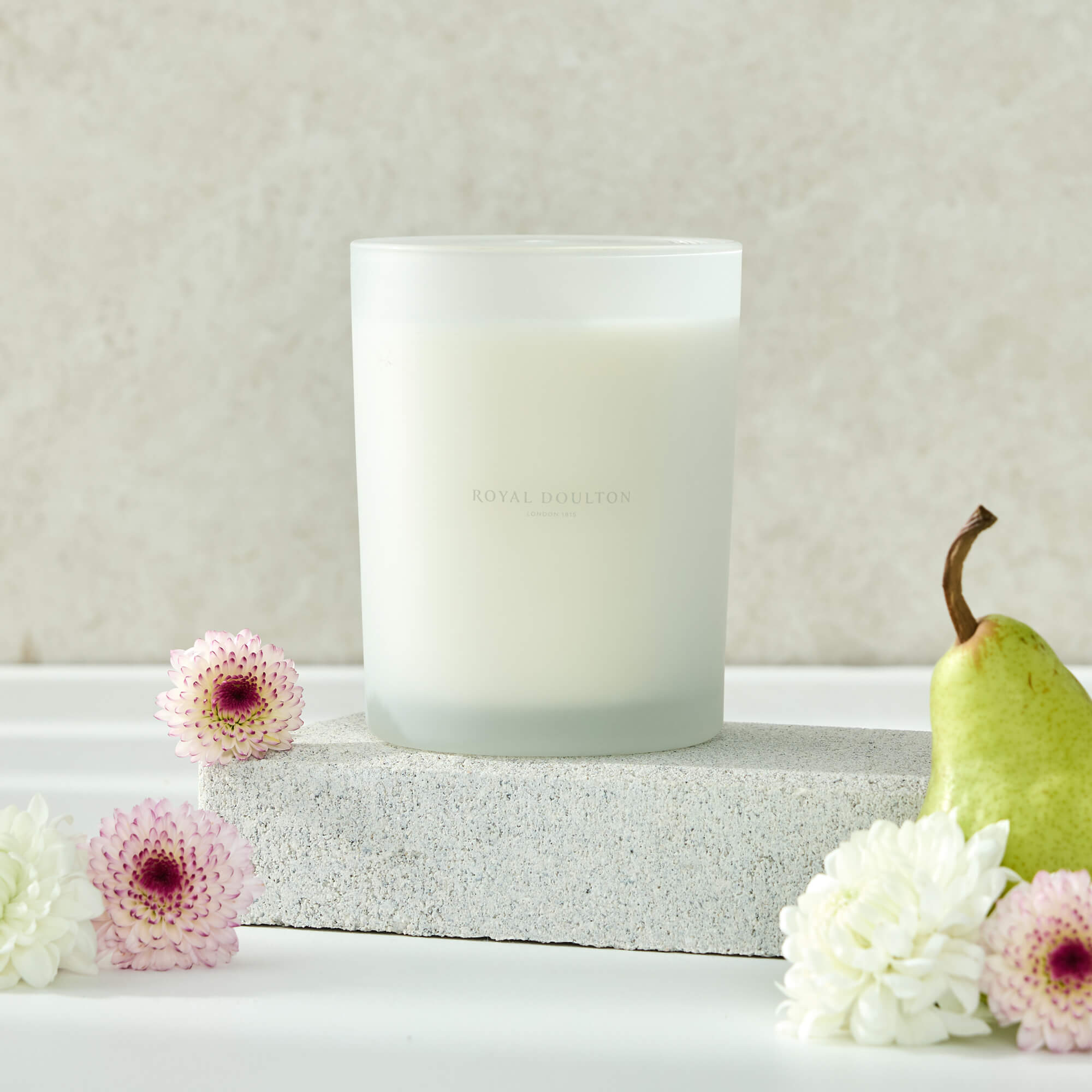 Royal Doulton Mayfair Candle 500ml in White Gardenia