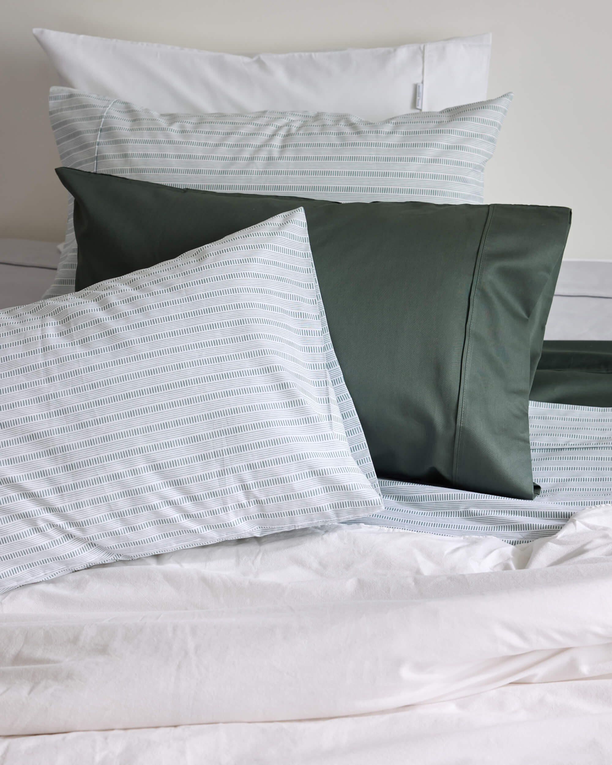 Royal Doulton Sets sheet set styled in a bedroom