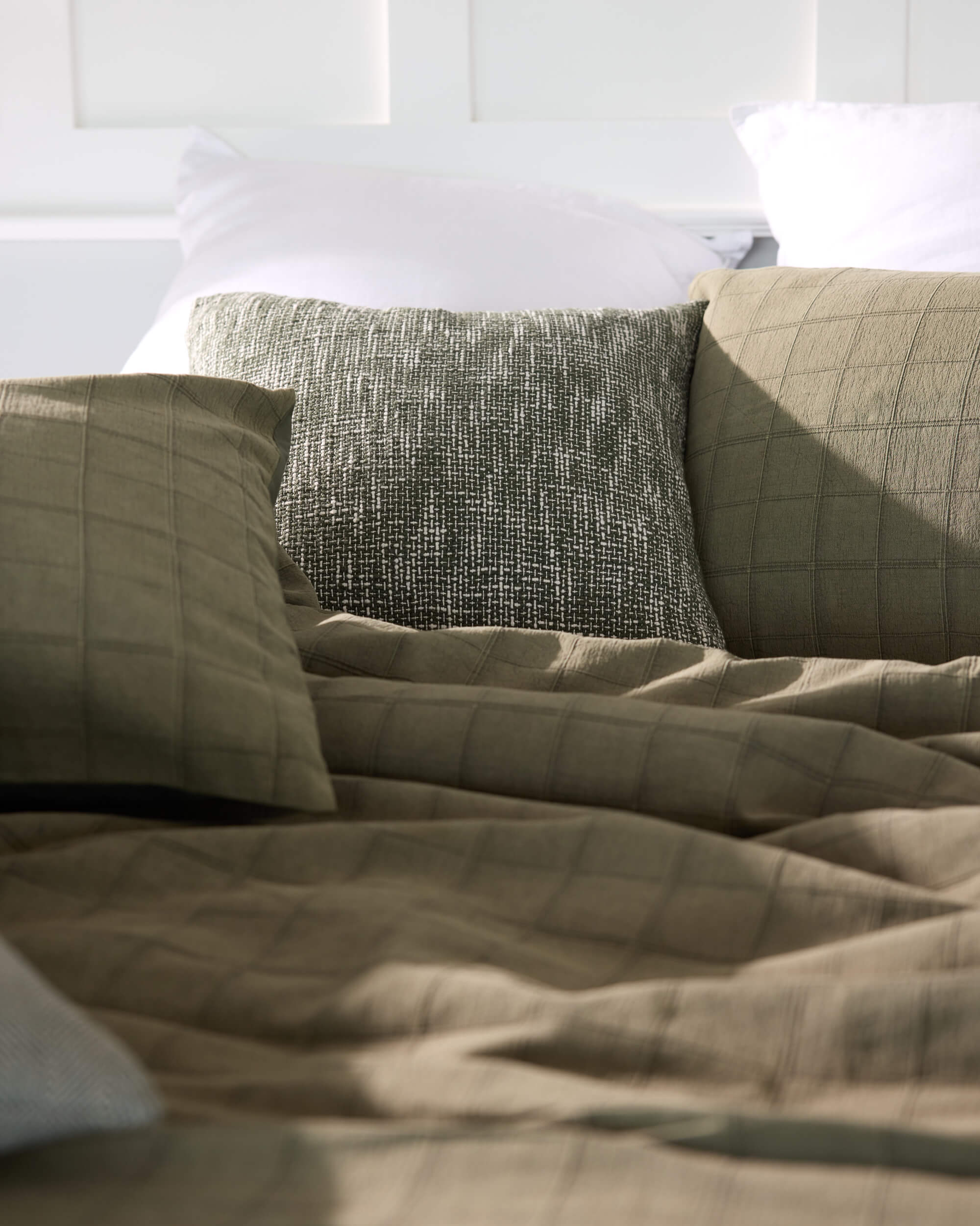 Royal Doulton Eirian bedding styled in a bedroom
