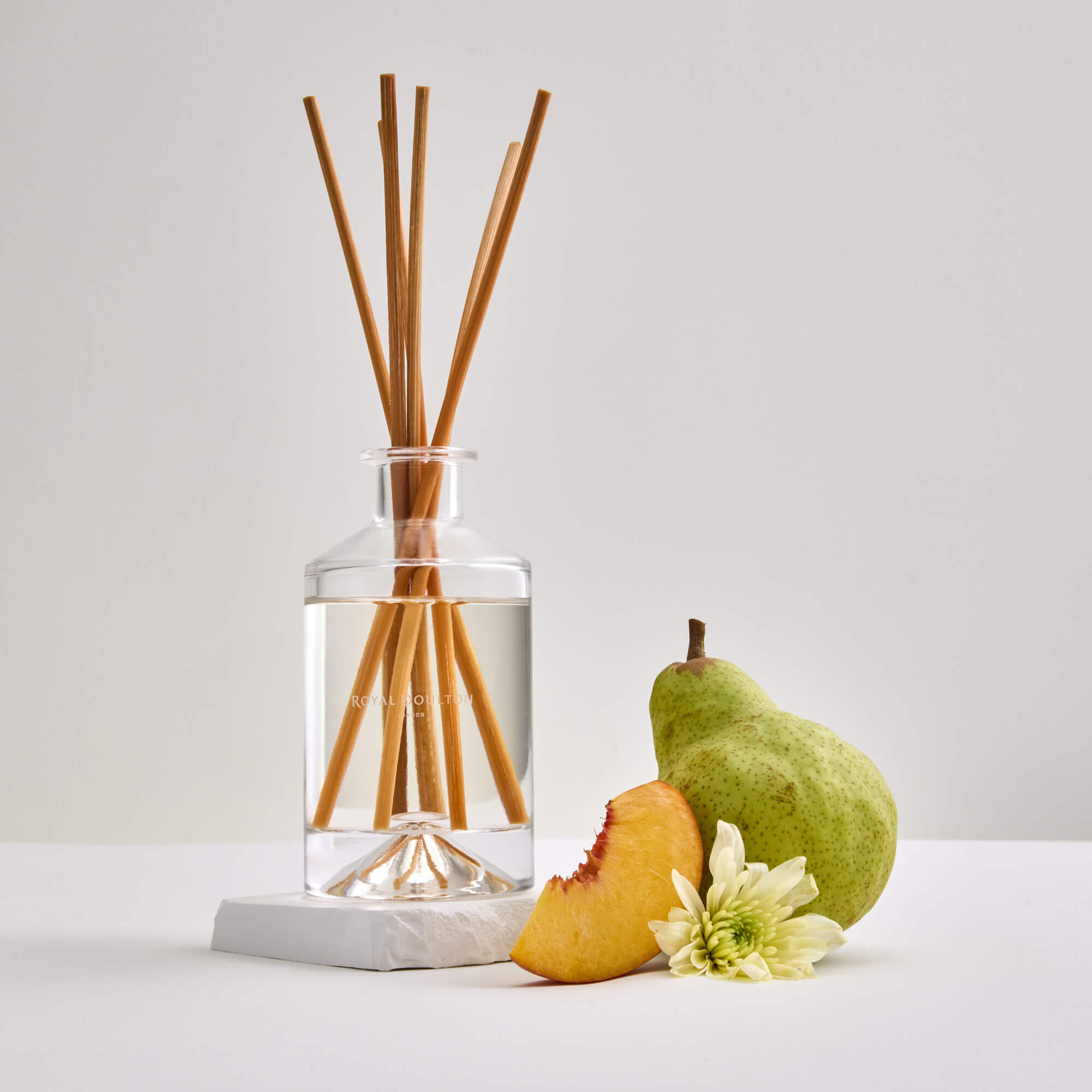 Royal Doulton Mayfair Diffuser 250ml in White Gardenia