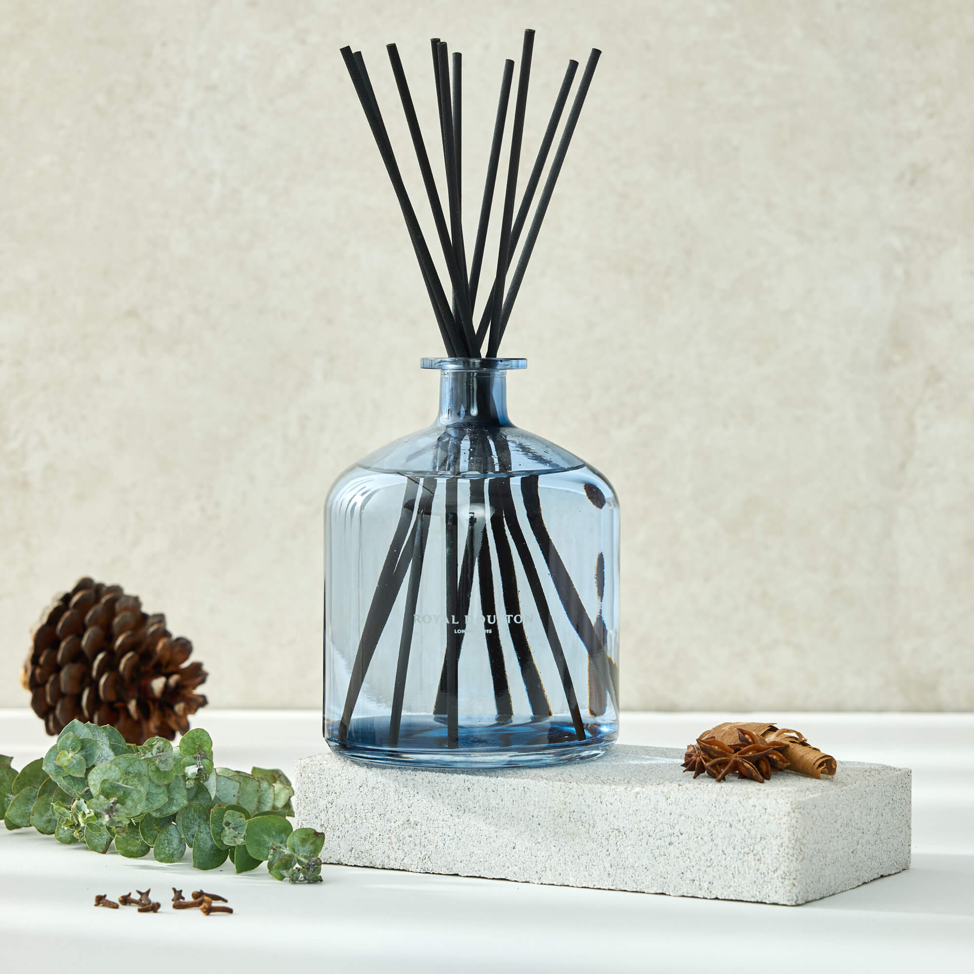 Royal Doulton Montclair Diffuser 1000ml in Patchouli & Cypress