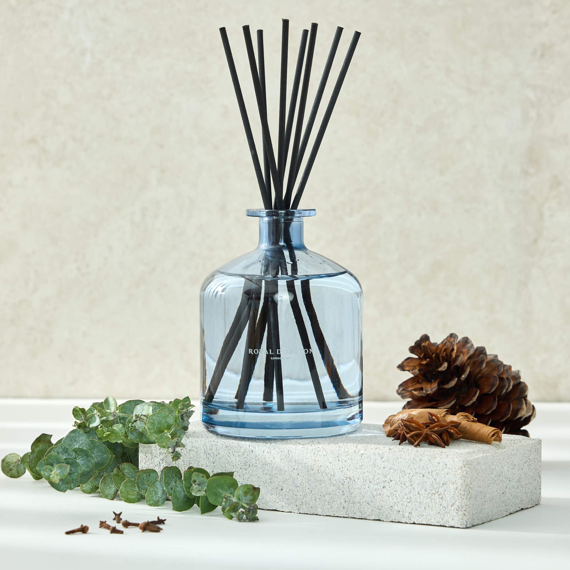 Royal Doulton Montclair Diffuser 500ml in Patchouli & Cypress